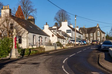 Dalry, İskoçya - 24 Aralık 2020: St. John 's Town of Dalry, Dumfries and Galloway, İskoçya' daki A713 Ayr Yolu üzerindeki ana cadde