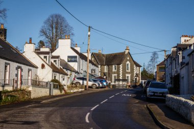 Dalry, İskoçya - 24 Aralık 2020: St. John 's Town of Dalry, Dumfries and Galloway, İskoçya' daki A713 Ayr Yolu üzerindeki ana cadde
