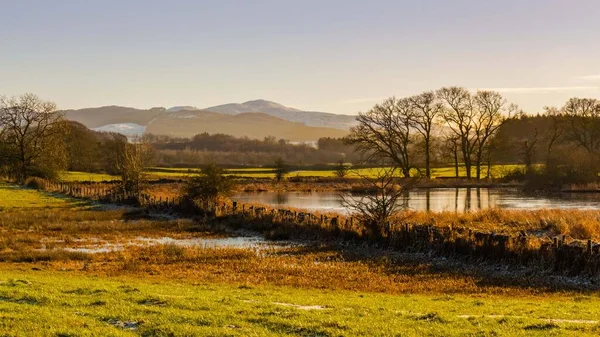 River Dee Winter Threave Estate Snow Covered Bengairn Hill Background — Photo