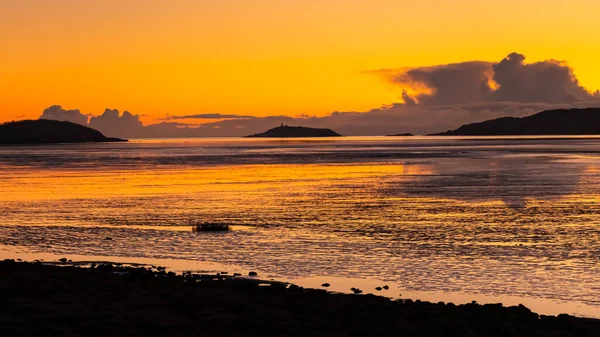 Ein Goldener Wintersonnenuntergang Reflektiert Über Der Kirkcudbright Bay Mit Ross — Stockfoto