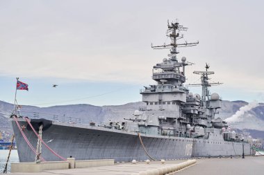 Novorossiysk 'te Karadeniz' de büyük bir gemi..