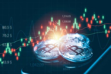 Teknik grafik ve grafiği olan akıllı telefon üzerindeki bitcoin, dijital para değişimi ve engelleme zinciri konsepti.