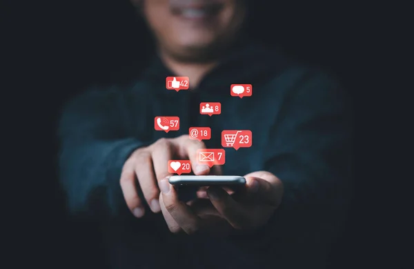 Homem Segurando Smartphone Com Mídias Sociais Ícones Negócios Tecnologia Conceito — Fotografia de Stock