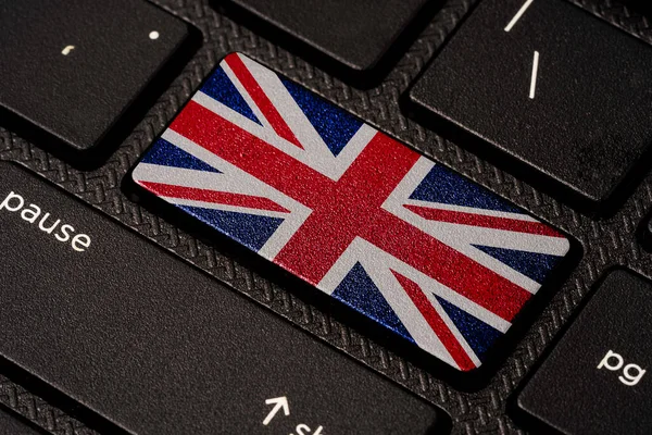 英国または英国のラップトップコンピュータ上のフラグボタン — ストック写真