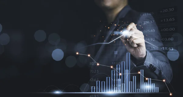 Borsa analizi, teknoloji yatırımı ve değer yatırım konsepti için sanal teknik grafik ve grafik çizen işadamı.