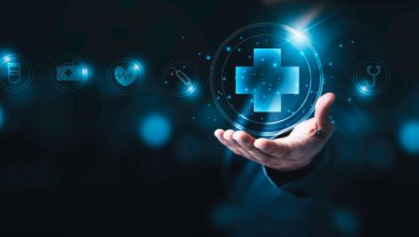 İş adamının elinde sağlık hizmetleri ikonları, sigorta kavramı ya da tabela var.