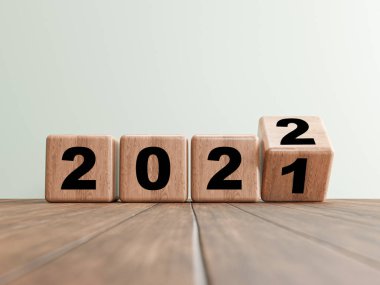 Ahşap zeminde 2021 'den 2022' ye kadar olan bozuk paralar için ahşap blok çevirerek mutlu noeller ve mutlu noeller, 3D görüntüleme