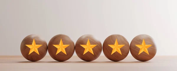 Pantalla Impresión Dorada Cinco Estrellas Bolas Madera Mesa Para Una — Foto de Stock