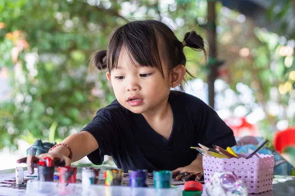 Happy Asian Anak Gadis Sampai Tahun Dia Bermain Dengan Pasir — Stok Foto