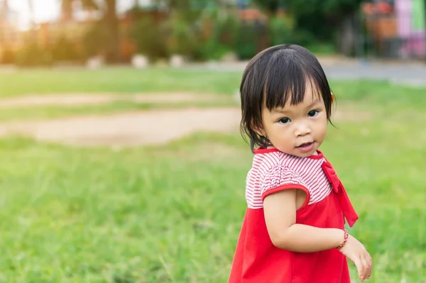 Imagen Retrato Del Bebé Años Feliz Niña Asiática Llevar Una —  Fotos de Stock