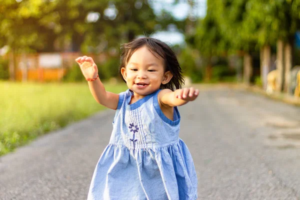 Foco Suave Imagen Retrato Bebé Años Feliz Niña Asiática Sonriendo — Foto de Stock