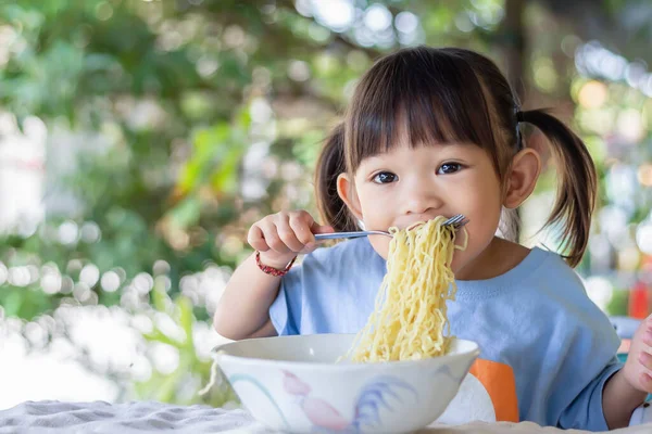 Immagine Ritratto Anni Bambino Felice Ragazza Bambino Asiatico Piace Mangiare — Foto Stock