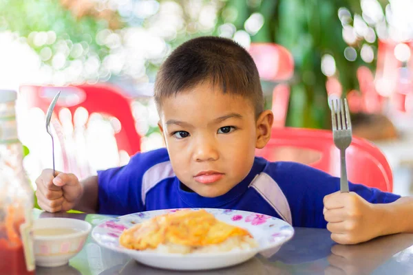 Enfant Asiatique Colère Aime Pas Manger Riz Omelette Tenait Une — Photo