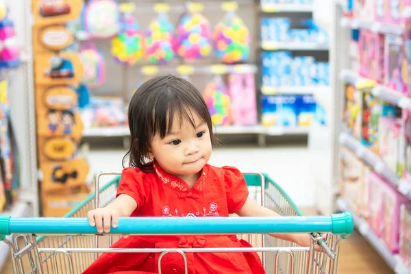 Foto Bayi Usia Tahun Anak Perempuan Asia Yang Bahagia Duduk — Stok Foto