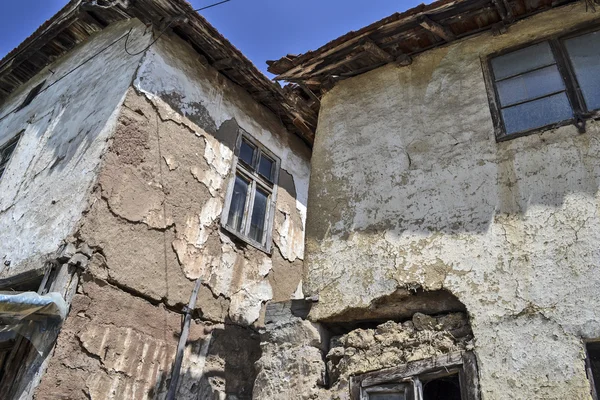 Terk Edilmiş Eski Ev