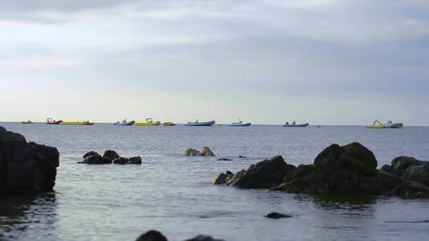 Pequeños barcos al amanecer, Cerdeña — Vídeo de stock