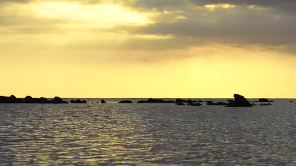 Zee bij zonsopgang, Sardinië — Stockvideo