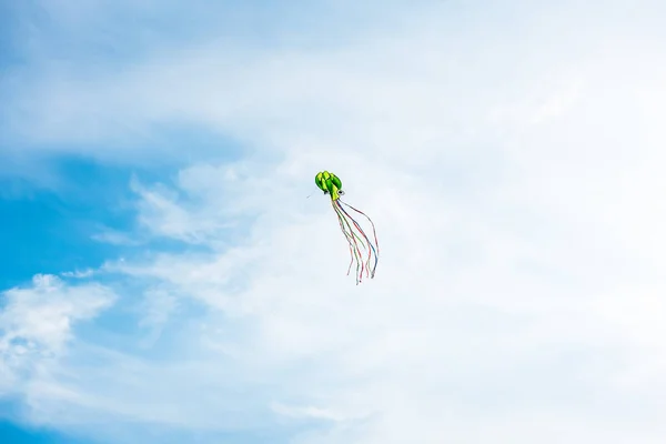 Kite Hand Blue Sky Sunny Weather Wind Kite Flying Summer — Stock Photo, Image