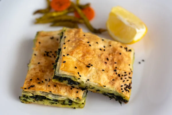 Borek Traditionele Turkse Phyllo Gevuld Met Spinazie — Stockfoto