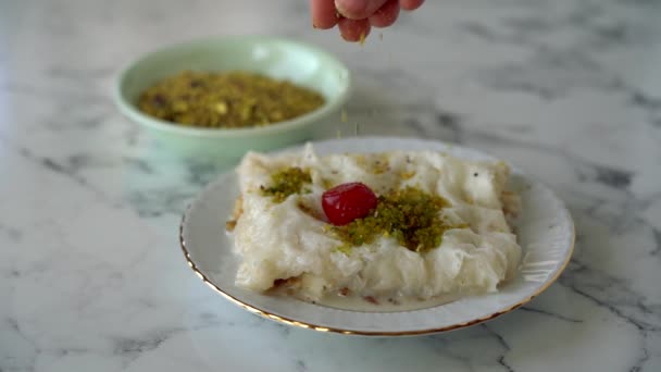 Gullac Τούρκικο Παραδοσιακό Ramadan Dessert Slow Κίνηση — Αρχείο Βίντεο