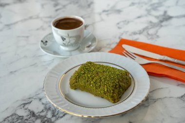 cennet camuru. Kadayif ve fıstıklı bir tatlı..