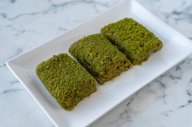 cennet camuru. Kadayif ve fıstıklı bir tatlı..