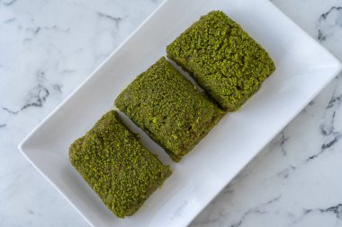 cennet camuru. Kadayif ve fıstıklı bir tatlı..