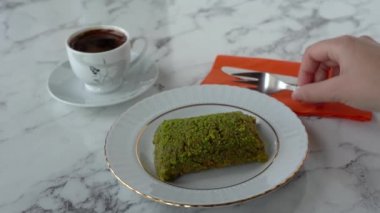 cennet camuru. Kadayif ve fıstıklı bir tatlı..