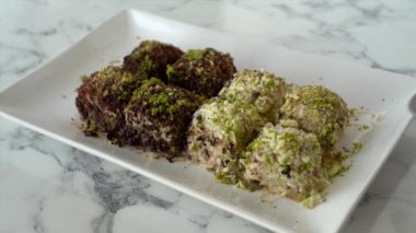 Antep fıstıklı yeni tatlı sütlü baklava