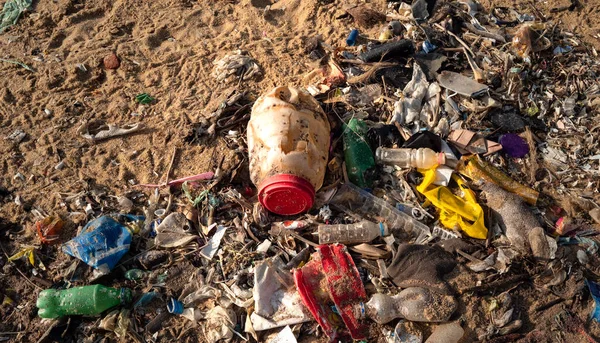 斯里兰卡的海滩被垃圾污染了 — 图库照片
