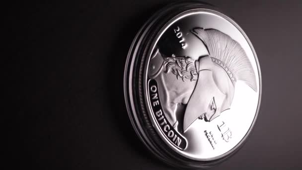 Suntikan Makro Dari Sebuah Koin Titan Mata Uang Crypto — Stok Video