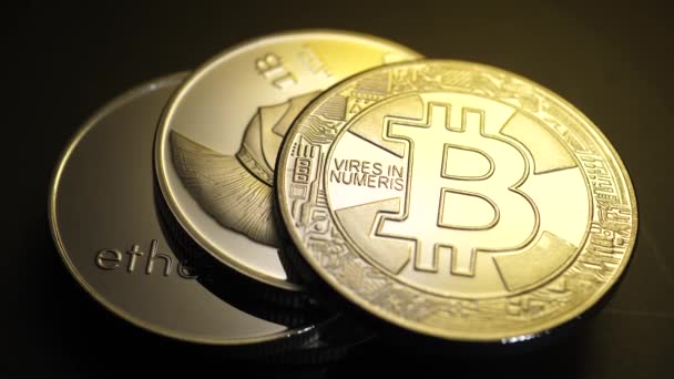 Макроснимок Криптовалюты Монеты — стоковое видео