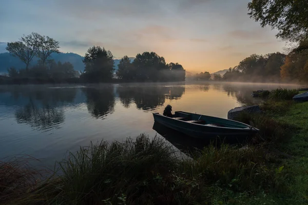 Calm Scenic Picture Small Fishing Boat Adda River Hazy Sunrise — Fotografia de Stock