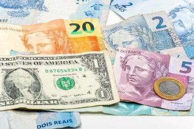 Brezilya parasına bir dolarlık banknot, Brezilya parasının devalüasyonu