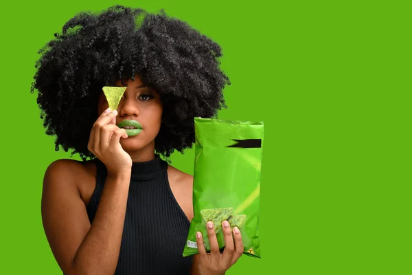 Girl Holding Package Green Colored Snacks Another Hand Holding Snack — Photo