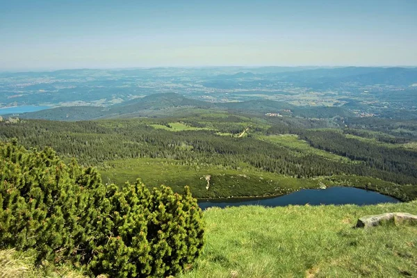 Panorama Vrcholu Krkonoš Jaře Horské Zemědělství Louky Rybník Karknosze — Stock fotografie