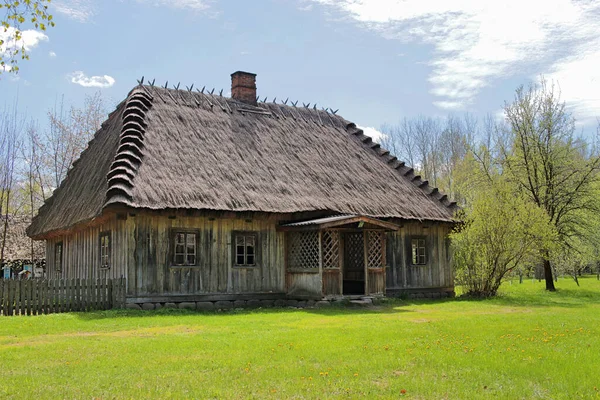 Starý Dřevěný Venkovský Dům Podlasii Historický Dřevěný Doškový Dům Bialystoku — Stock fotografie