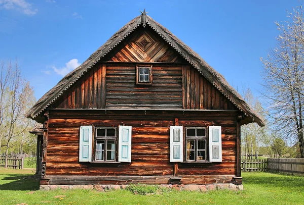 Stary Drewniany Wiejski Dom Podlasiu Zabytkowy Drewniany Strzechaty Dom Muzeum — Zdjęcie stockowe