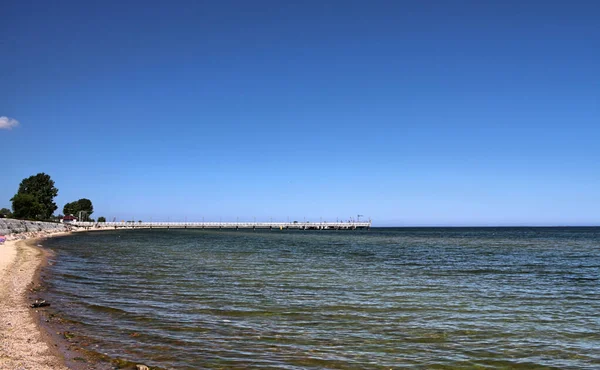 Пляж Балтийском Море Мехелинки Песчаный Берег Волны Море Чистое Небо — стоковое фото