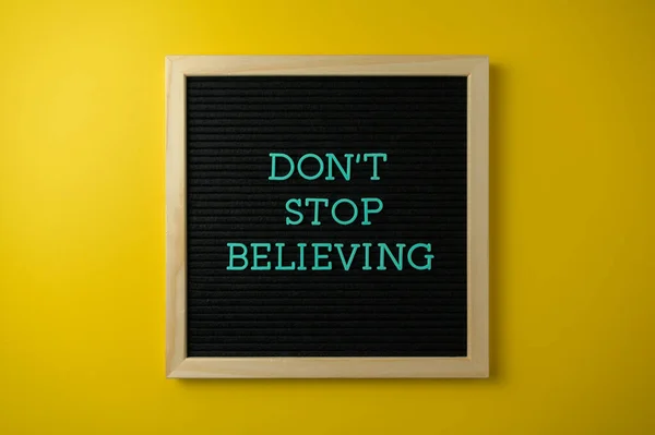 Don Stop Believing Sign Yellow Background — Zdjęcie stockowe