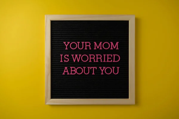 Your Mom Worried Sign Yellow Background — Stock Photo, Image