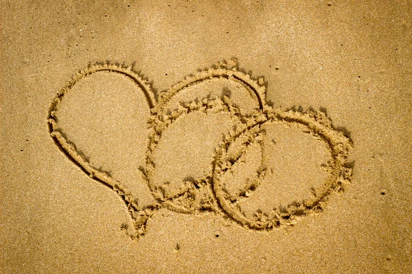 Painted Sand Heart Two Wedding Rings — Stock Photo, Image