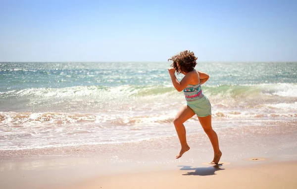 Chica Corriendo Playa —  Fotos de Stock