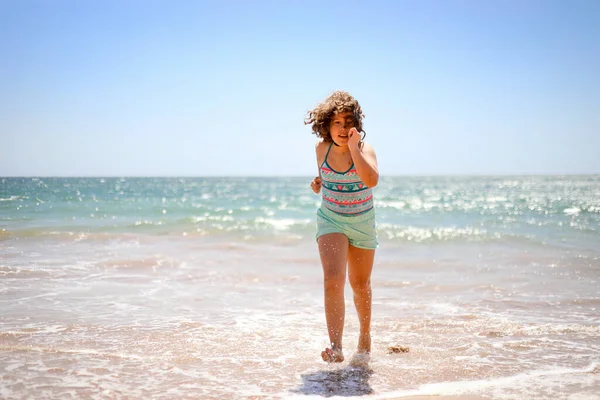 Chica Corriendo Playa —  Fotos de Stock