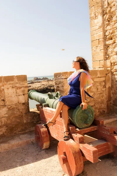 Chica en una fortaleza . —  Fotos de Stock