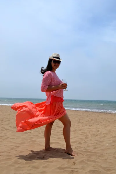 Chica en la playa. — Foto de Stock