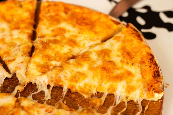 Pizza margarita. — Stockfoto