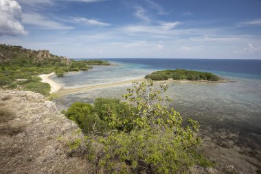 Balanan Sahili, Endonezya 'nın deniz güzelliği ile Baluran Ulusal Parkı' ndaki turlardan biridir..