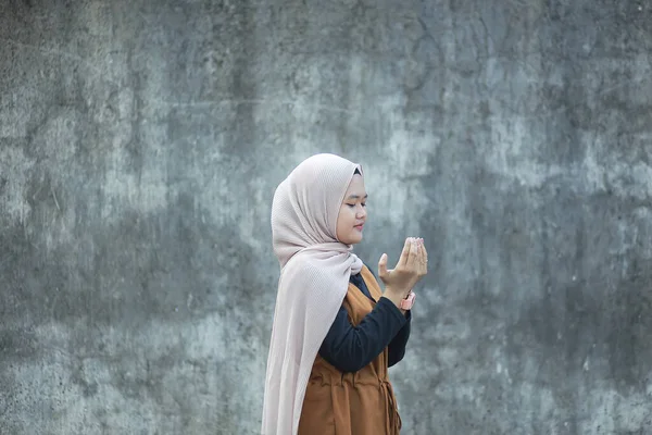 Schöne Junge Asiatische Muslime Beten Geste — Stockfoto