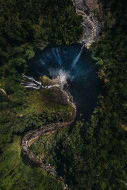 Tumpak Sewu şelalesinin hava manzarası Lumajang, Doğu Java, Endonezya.